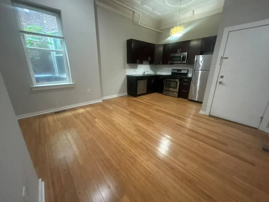 2 bed, 900 sqft, $1,390 — Photo 2