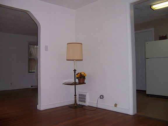 3rd image of 220 Burdine Ave