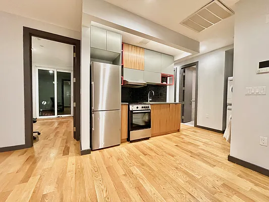 Rented by EXR | media 10