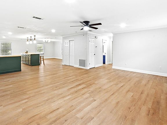 5th image of 295 Oak Creek Cir