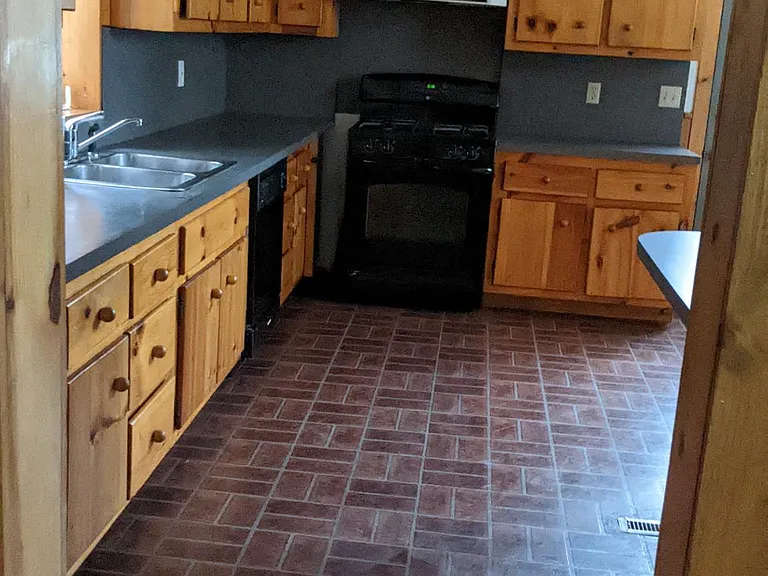 119 W Burke St — Photo 7