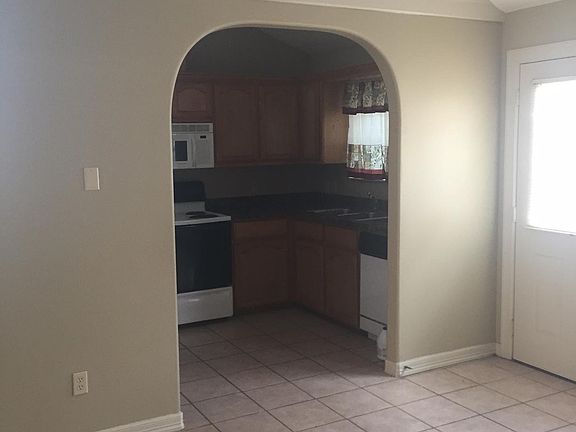 2nd image of 2218 Moonlight Ln