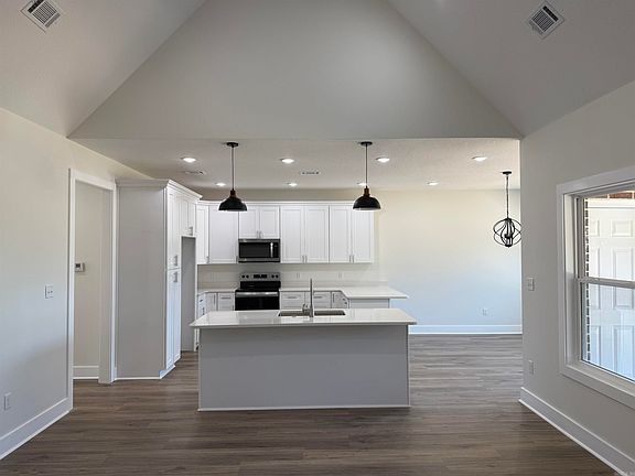 4th image of 620 Prospect Valley Dr