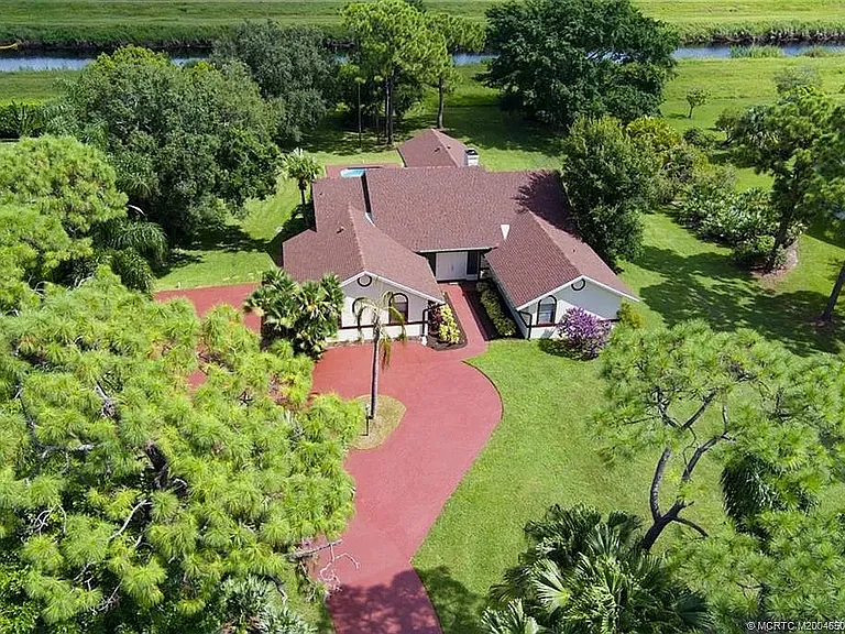 5361 SW Windward Way — Photo 1