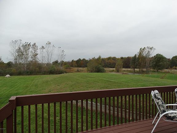 4th image of 9299 Pheasant Trl NE