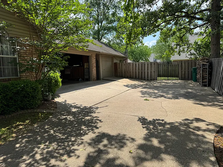 6107 Shadyside Ln — Photo 3