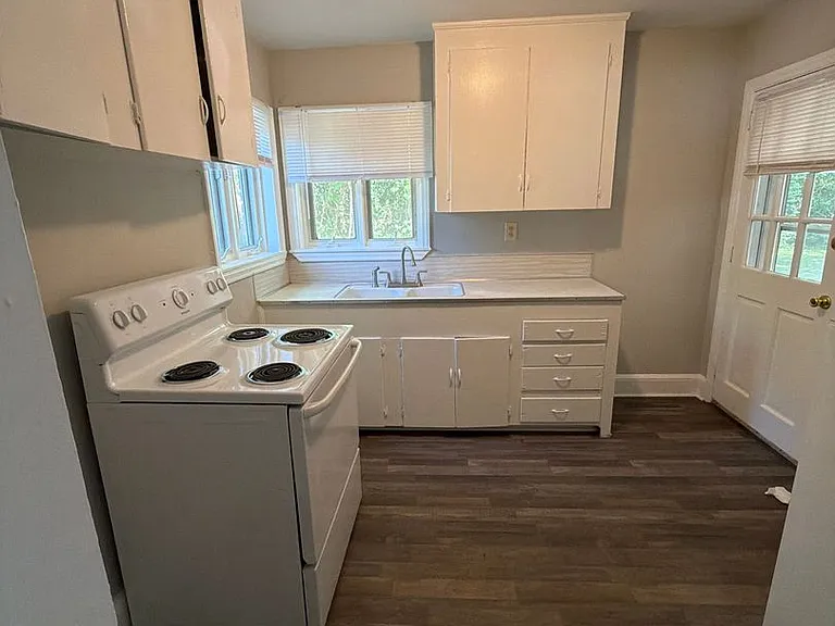 1441 Goodwin Ave — Photo 3