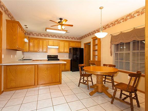 3rd image of 431 W Strasburg Way