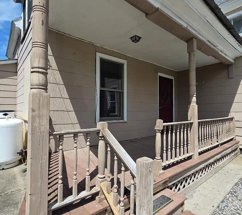 7 Pine St #1/2