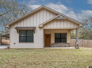 215 Hubbard Dr, Henderson, TX 75652