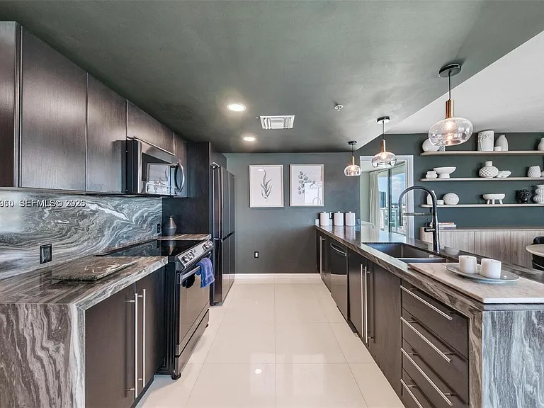 665 NE 25th St #1805 — Photo 17