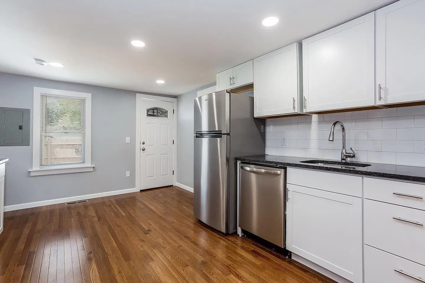 29 Anderson Ave — Photo 1