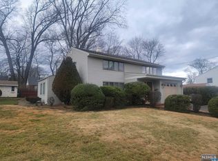 12 Salrit Ave, Waldwick, NJ 07463