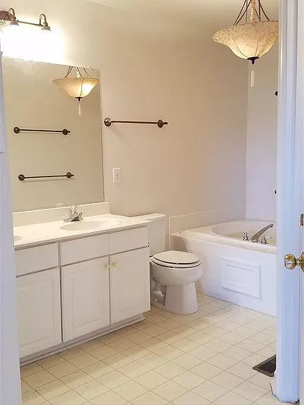 5208 Duke Ct — Photo 13
