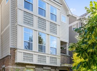 4507 W Byron St, Chicago, IL 60641