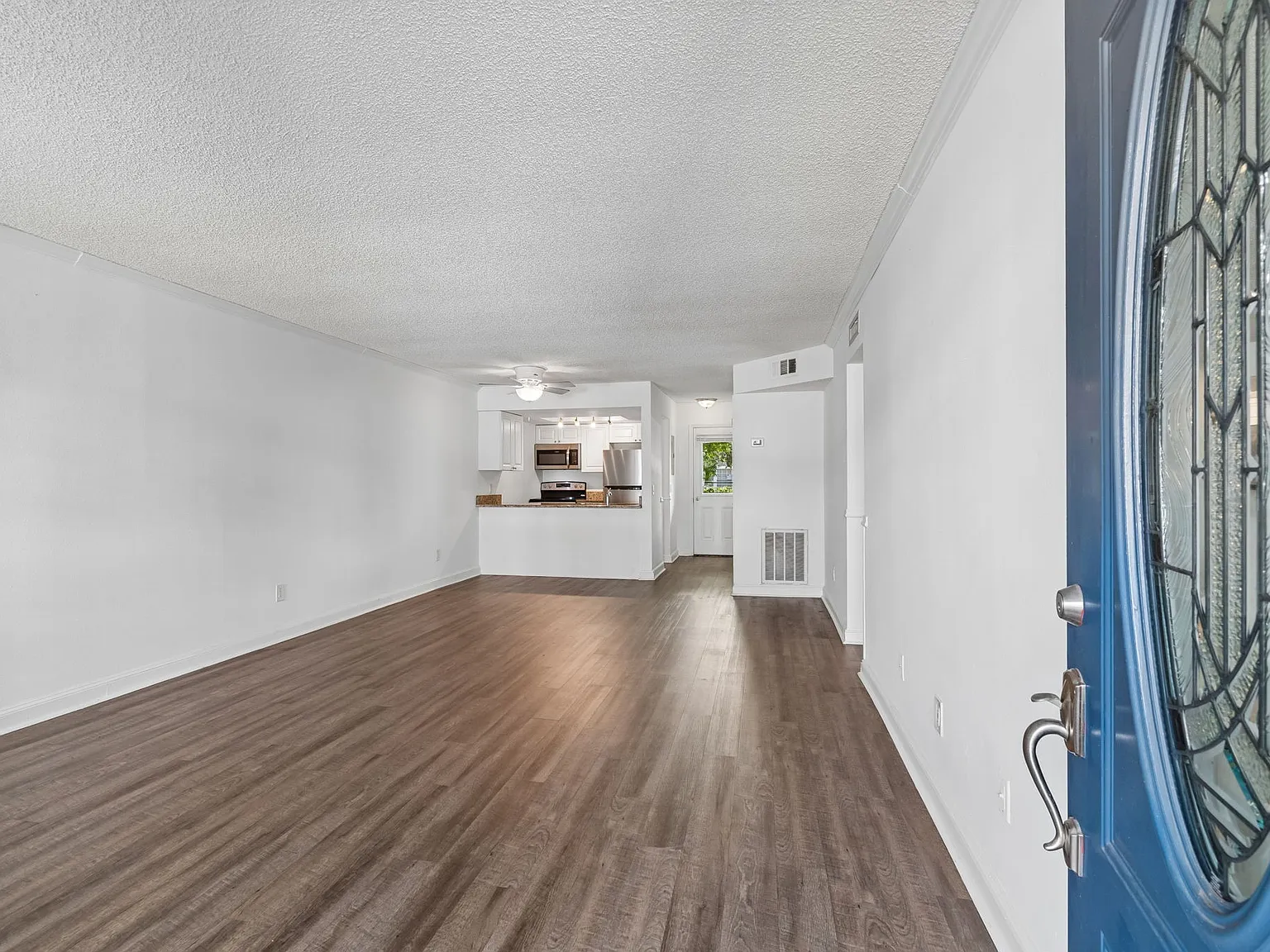 2 bed, 1020 sqft, $1,850 — Photo 3