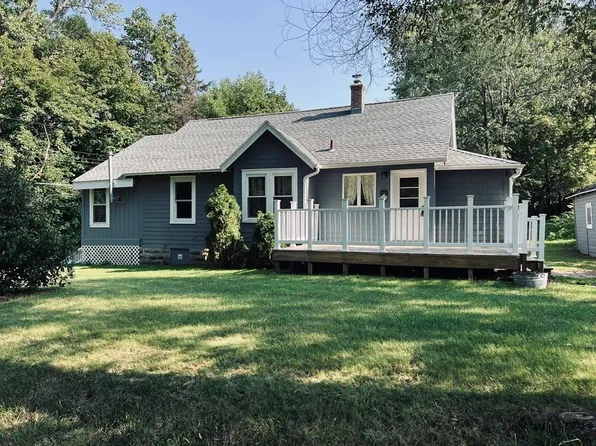 38 Larchmont St, Springfield, MA 01109