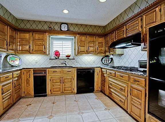 3rd image of 7943 Abramshire Ave