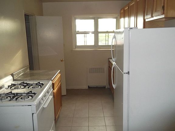 5th image of 1014 Bay 31st St #2