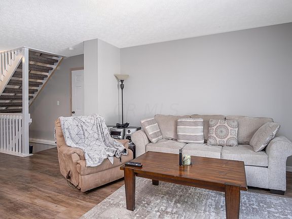 3rd image of 4048 Parkcove Dr