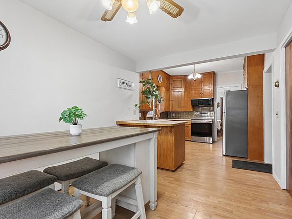 4th image of 508 N Hennepin St