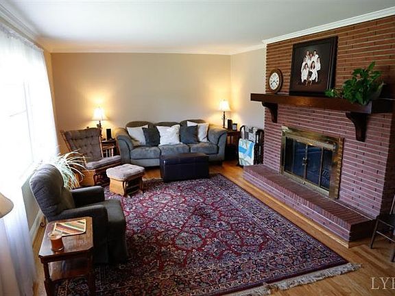 2nd image of 1412 Nelson Dr