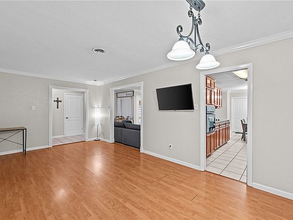 4th image of 5641 Martinique Dr