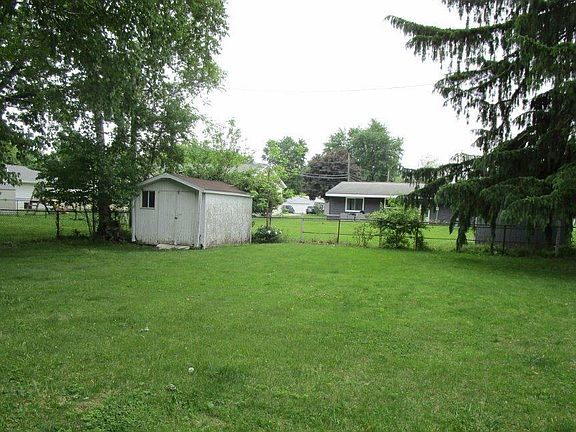 4th image of 304 E Pickwick Dr