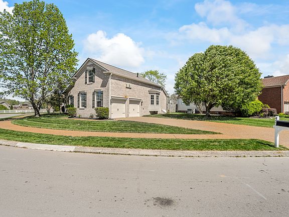 3rd image of 421 Essex Park Cir