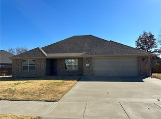 505 Buffalo Gap Dr, Siloam Springs, AR 72761