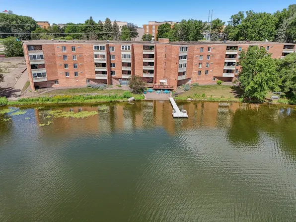 329 Geneva Ave N APT 102, Oakdale, MN 55128