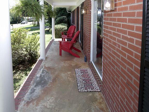 5th image of 2756 Carolyn Dr SE