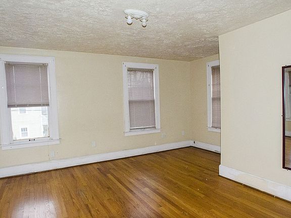 5th image of 157 Apts Morris Ave