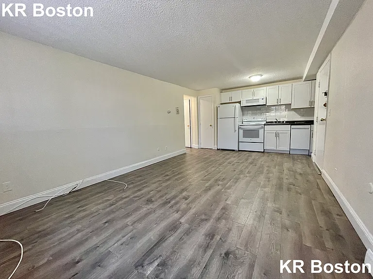 Dustin St — Photo 1