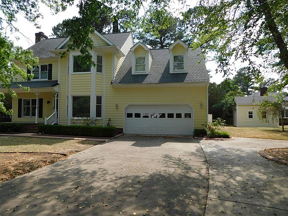 3rd image of 102 Lynn Pl