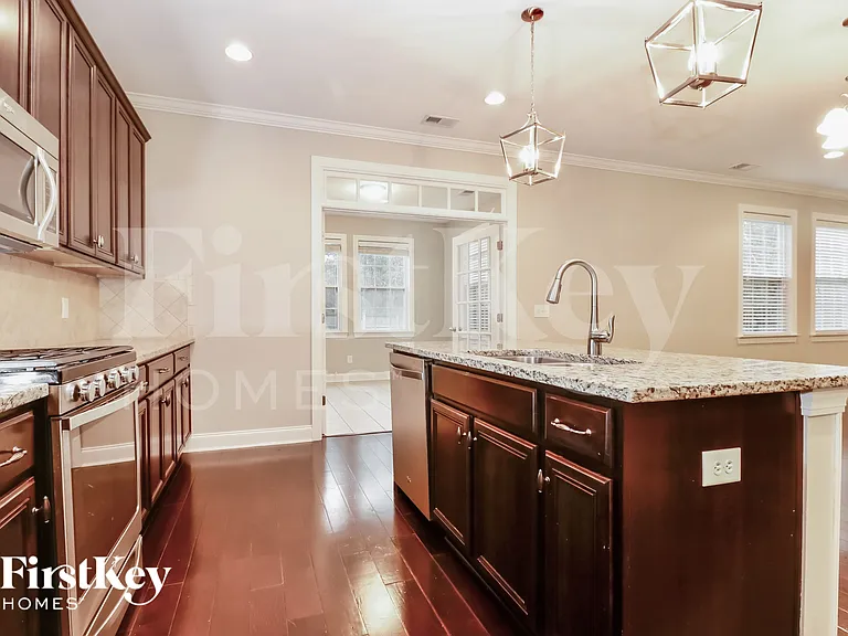 373 Fox Ridge Ln — Photo 9