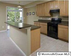 5th image of 215 Hawthorne Ln