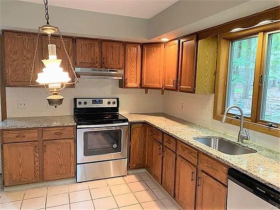 3rd image of 849 Clubhouse Dr