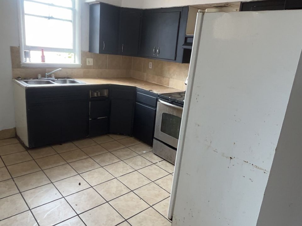 1st image of 151 Schoonmaker Ave
