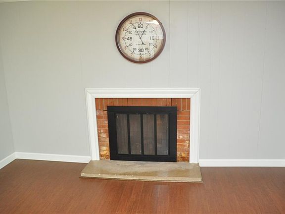 3rd image of 315 Magnolia Dr