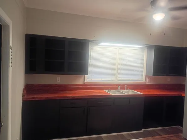 125 W Grady Ave, Lyons, GA 30436