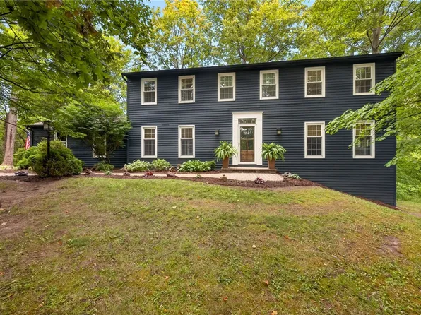 148 Bent Oak Trl, Fairport, NY 14450