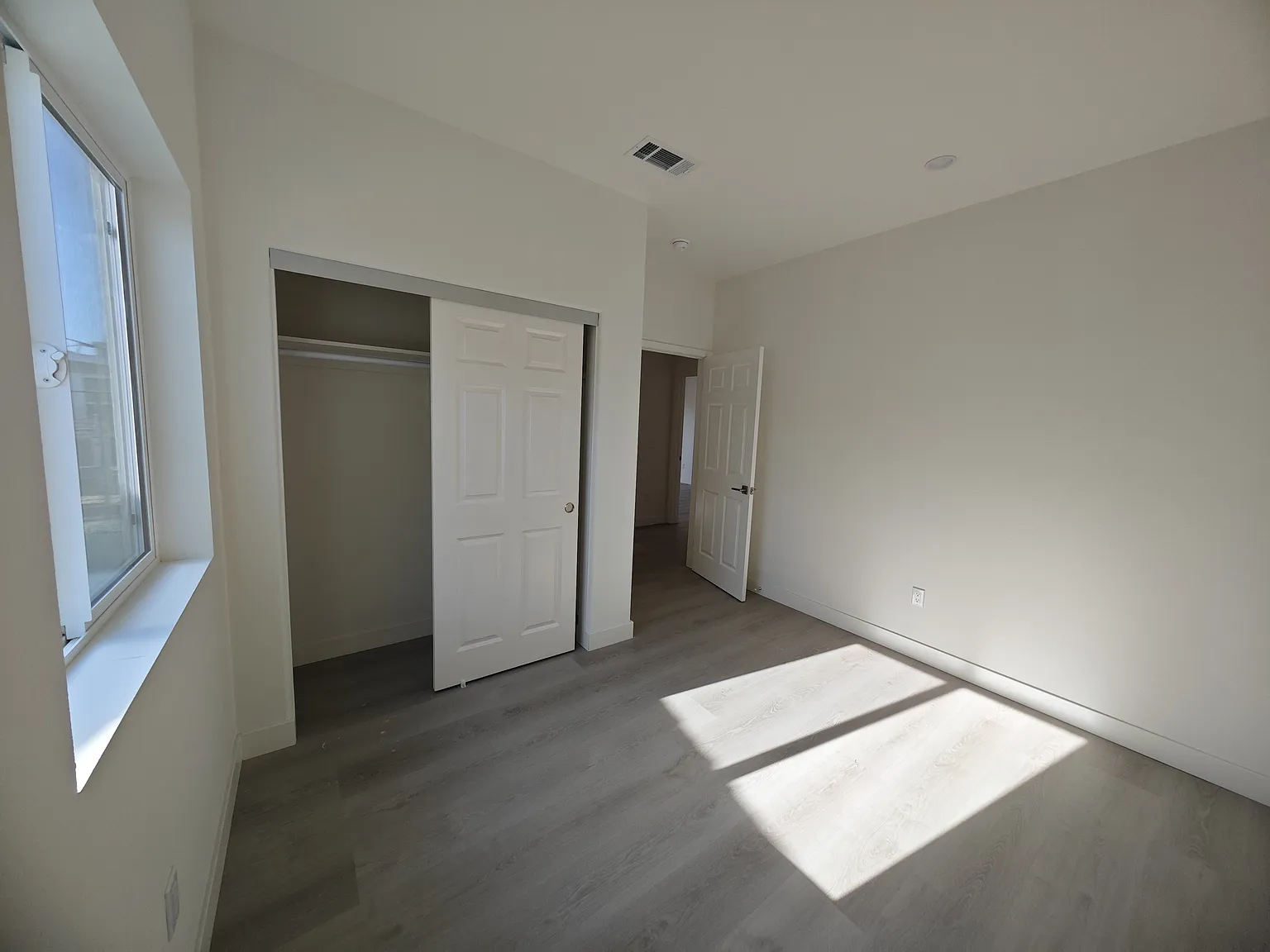 3 bed, 1200 sqft, $3,400 — Photo 3