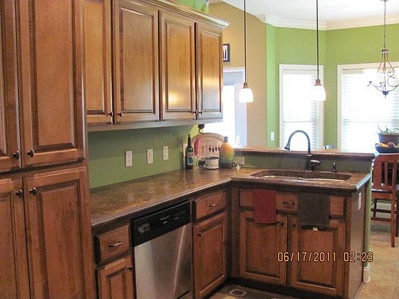 4th image of 387 Lake Erie Dr
