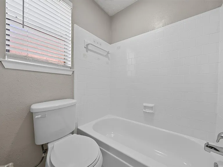 20014 Bishops Gate Ln — Photo 31