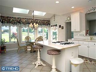 3rd image of 4 Dartmouth Ln
