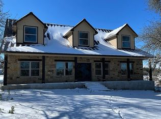83 W Road Runner Dr, Somerset, TX 78069