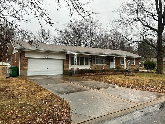 3rd image of 19 Forest Home Ct