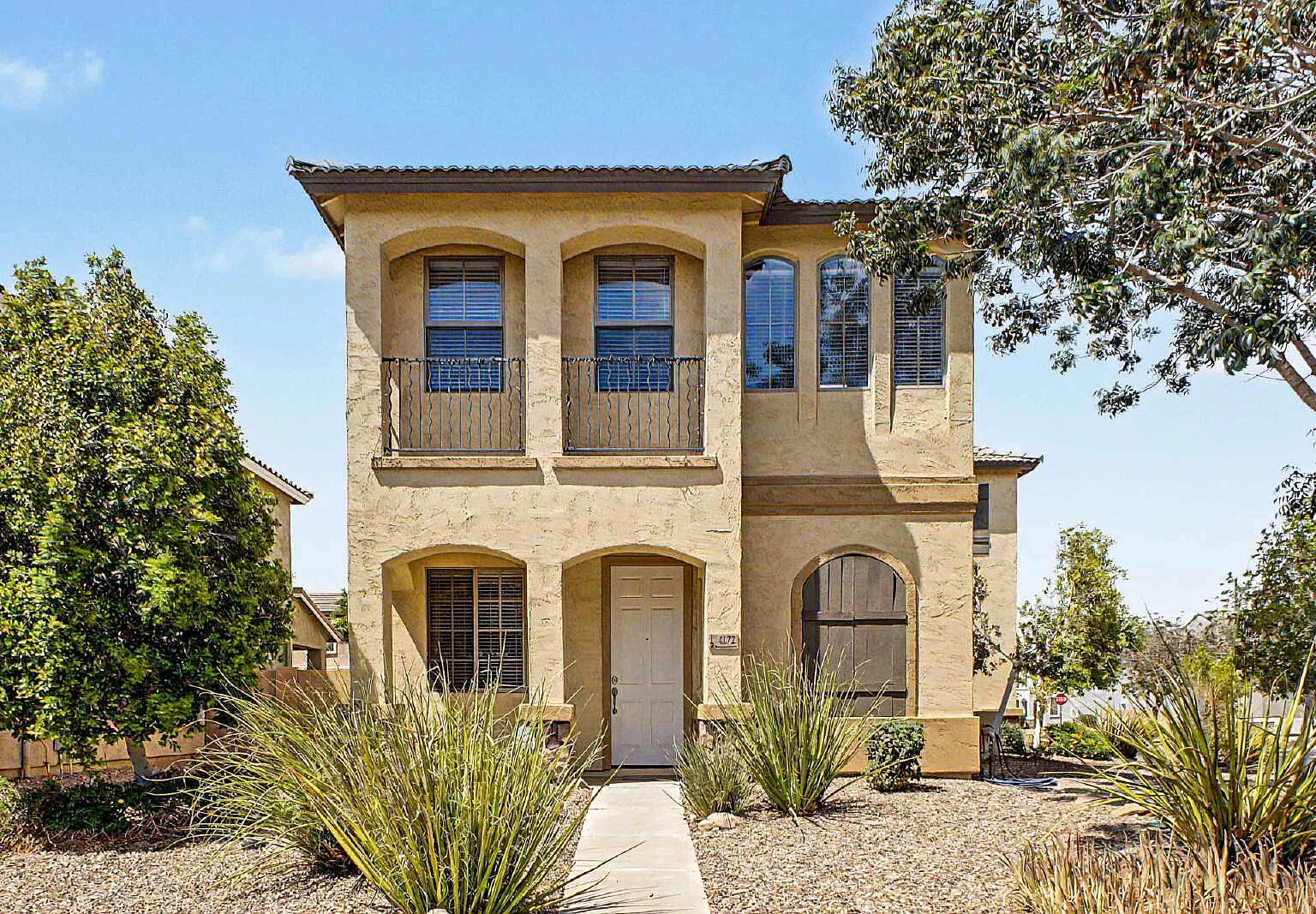 4 bed, 2.5 bath, 2006 sqft, $2,550 — Photo 2