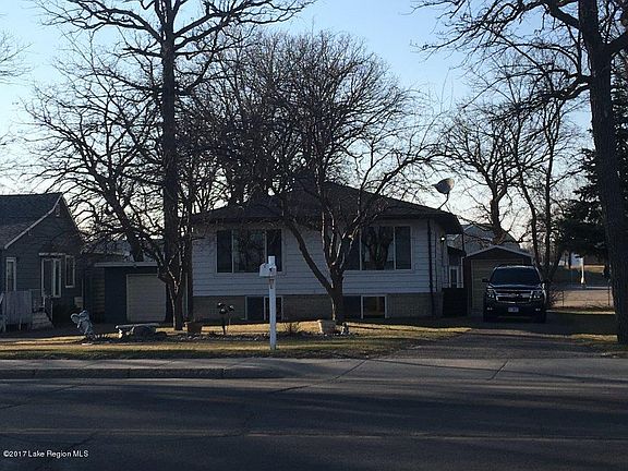 2nd image of 608 W Lake Dr